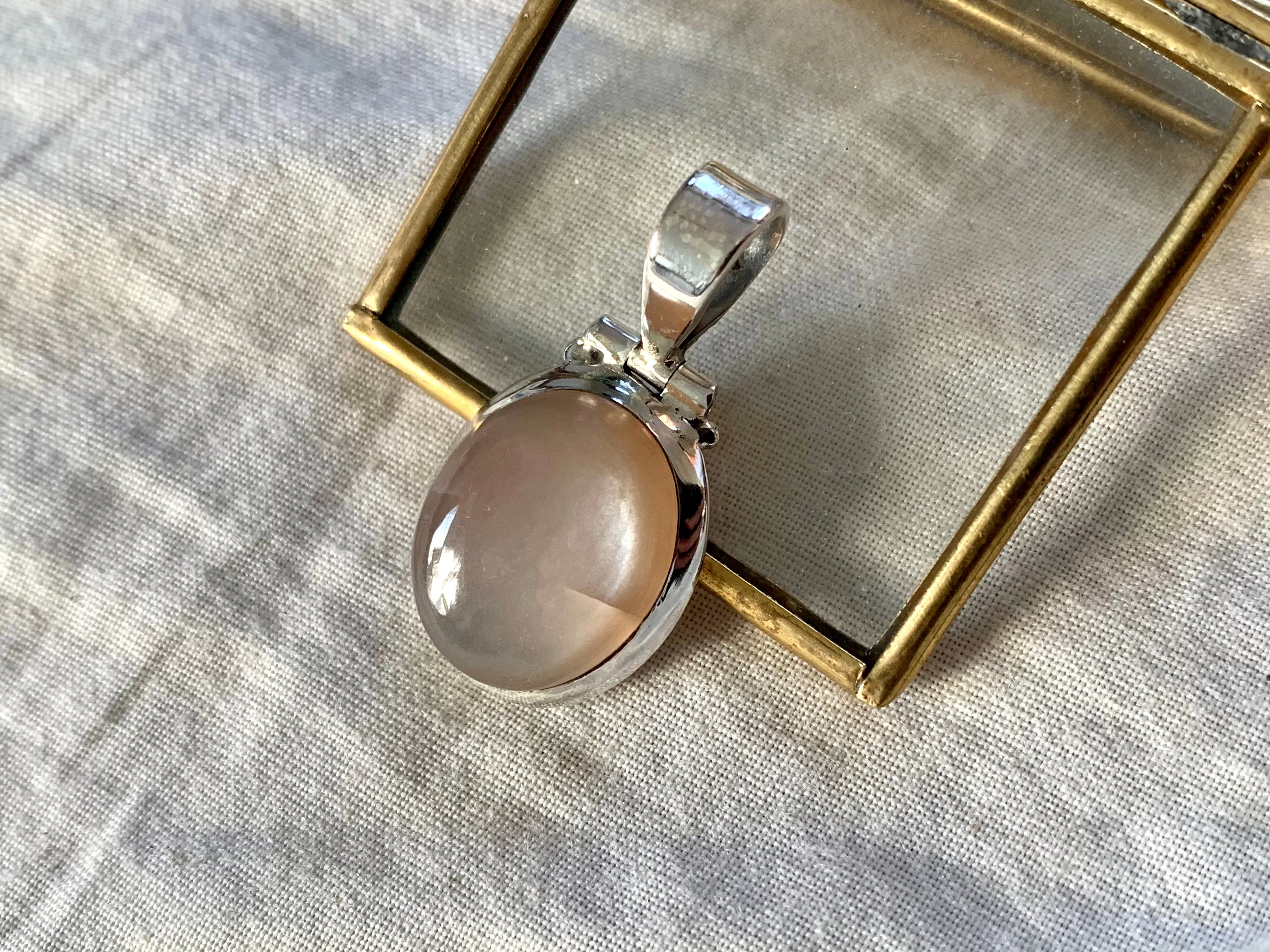 Peach Moonstone Quintia Pendant - Reg. Oval